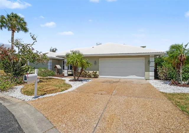 Photo 4 of Single family home for sale at 1130 Misti Ct, Venice, FL 34293 | MLS# C7527896 | Listing updated on 2026-09-13
