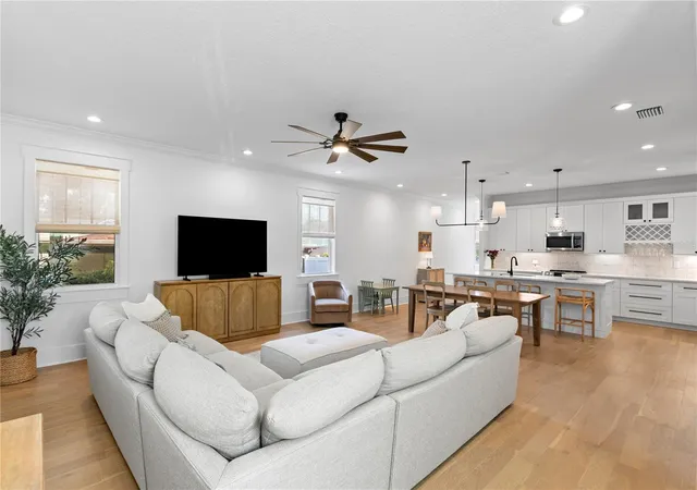 Photo 2 of Single family home for sale at 213 W Elm St, Tampa, FL 33604 | MLS# TB8524770 | Listing updated on 2026-10-01