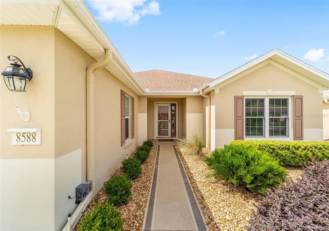 Photo 3 of Single family home for sale at 8588 SE 134th Street, Summerfield, FL 34491 | MLS# OM727689 | Listing updated on 2026-09-15