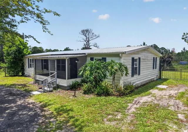 Photo 3 of Manufactured home for sale at 32439 Highland Lakes Rd, Deland, FL 32720 | MLS# G5114568 | Listing updated on 2026-10-07