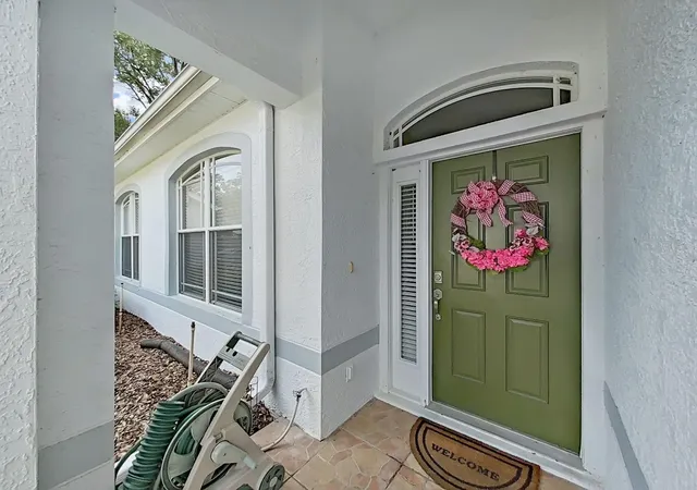 Photo 4 of House for sale at 8609 Alexandra Arbor Ln, Temple Terrace, FL 33637 | MLS# TB8525407 | Listing updated on 2026-09-30