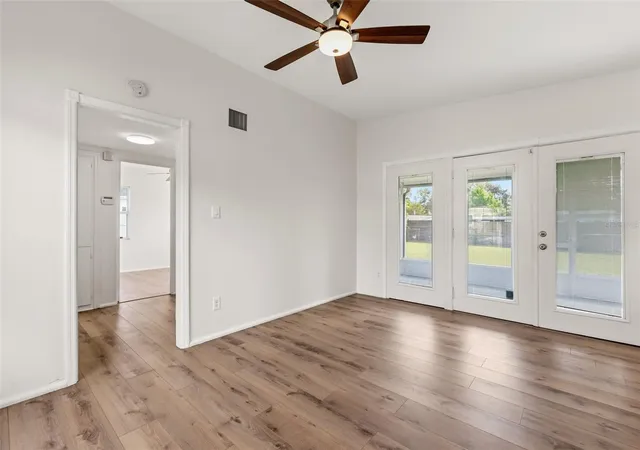 Photo 4 of Single family home for sale at 139 S Alder Dr, Orlando, FL 32807 | MLS# O6421914 | Listing updated on 2026-09-26