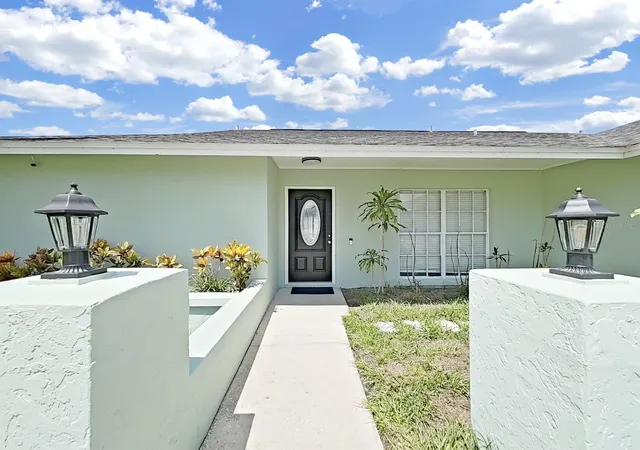 Photo 4 of Single family home for sale at 10902 Wingate Dr, Tampa, FL 33624 | MLS# TB8525716 | Listing updated on 2026-09-30