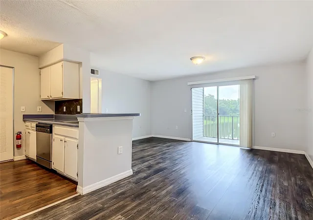 Listing Photo 4 - Condo for sale in building located at 1229 Bermuda Lakes Ln, Kissimmee, FL 34741 - Unit #206