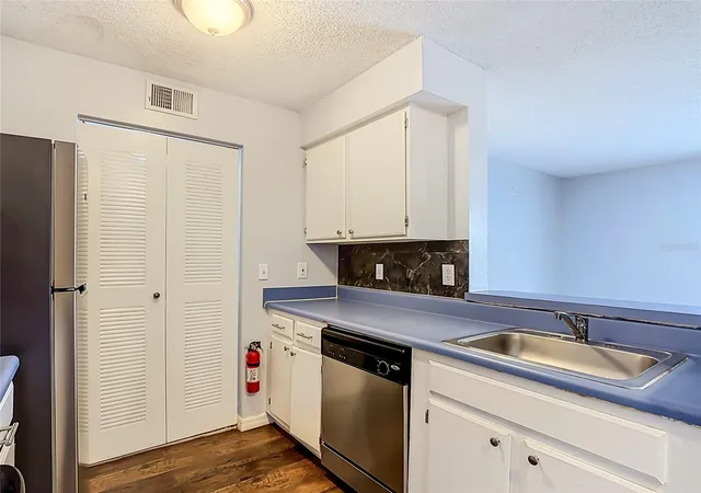 Listing Photo 5 - Condo for sale in building located at 1229 Bermuda Lakes Ln, Kissimmee, FL 34741 - Unit #206
