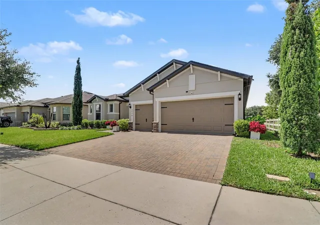 Photo 3 of Single family home for sale at 2898 Matera Dr, St Cloud, FL 34771 | MLS# O6422134 | Listing updated on 2026-09-24