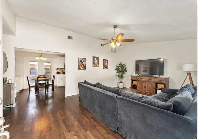 Photo 2 of Single family home for sale at 4321 Nw 20th Street, Gainesville, FL 32605 | MLS# GC541678 | Listing updated on 2026-09-23