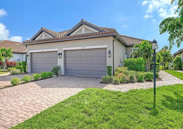 Photo 3 of House for sale at 6223 Plateau Ct, Bradenton, FL 34203 | MLS# A4699005 | Listing updated on 2026-09-23