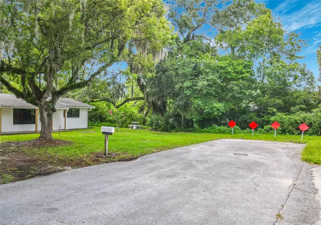 Photo 4 of Single family home for sale at 702 Ave A, Daytona Beach, FL 32117 | MLS# O6422353 | Listing updated on 2026-09-10