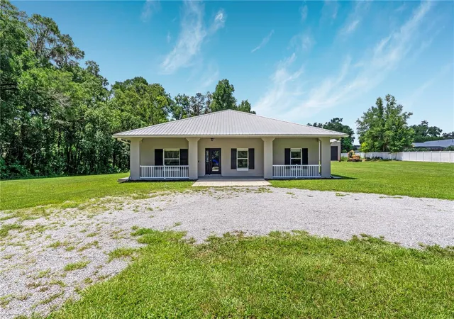 Photo 3 of Single family home for sale at 2287 N Spring Garden Ave, Deland, FL 32720 | MLS# V4950036 | Listing updated on 2026-09-15