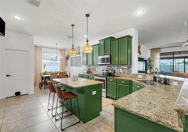 Photo 4 of Single family home for sale at 611 Wabash Breeze Cir, Ruskin, FL 33570 | MLS# A4699195 | Listing updated on 2026-09-08