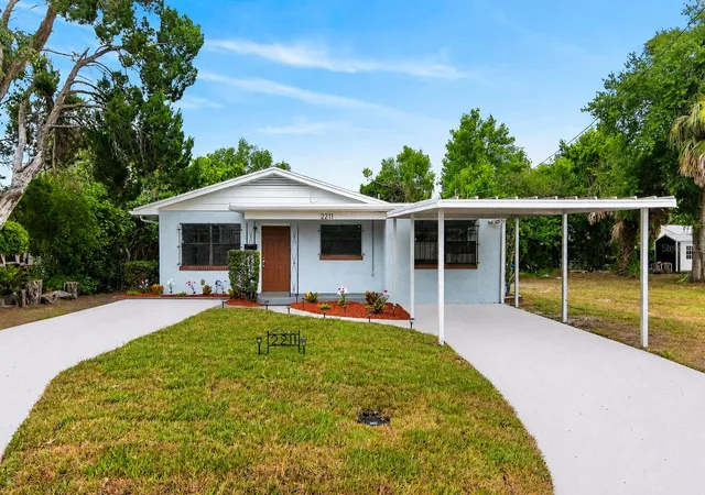 Photo 2 of Single family home for sale at 2211 Mallory Ave, Tampa, FL 33605 | MLS# TB8526455 | Listing updated on 2026-10-05