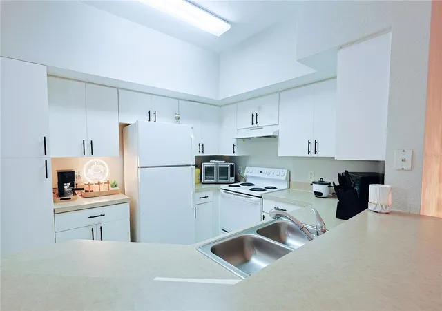 Listing Photo 5 - Condo for sale in building located at 4166 Central Sarasota Pkwy, Sarasota, FL 34238 - Unit #512
