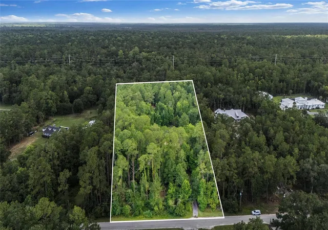 Photo 3 of Single family home for sale at 712 Mallard Dr, Sanford, FL 32771 | MLS# O6422875 | Listing updated on 2026-09-29