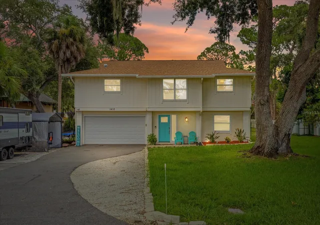 Photo 1 of Single family home for sale at 1410 Riverside Dr, Tarpon Springs, FL 34689 | MLS# W7887403 | Listing updated on 2026-09-10