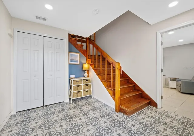 Photo 4 of Single family home for sale at 1410 Riverside Dr, Tarpon Springs, FL 34689 | MLS# W7887403 | Listing updated on 2026-09-10