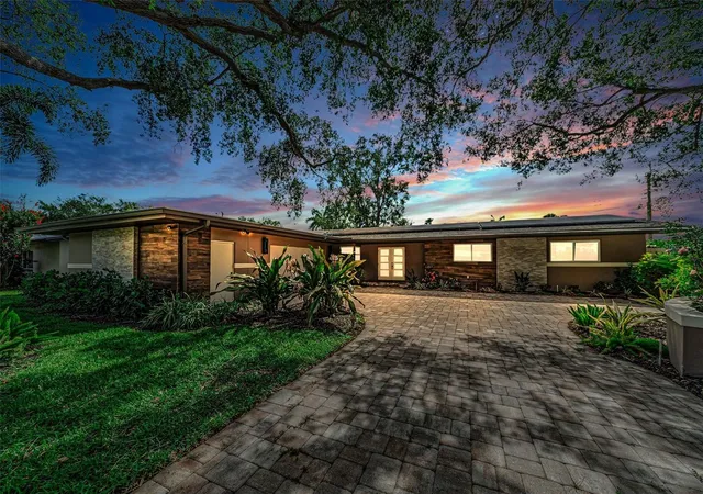 Photo 1 of Single family home for sale at 861 Rafael Blvd Ne, Saint Petersburg, FL 33704 | MLS# TB8526716 | Listing updated on 2026-09-15