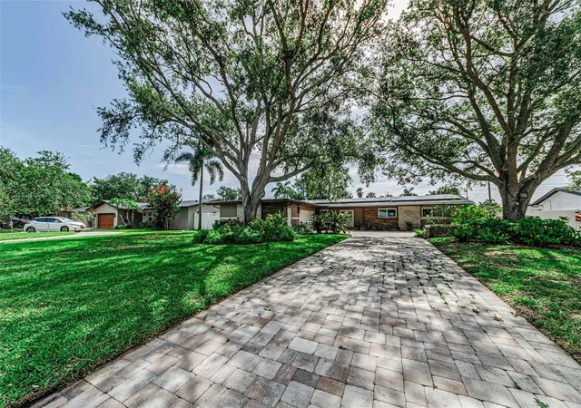 Photo 2 of Single family home for sale at 861 Rafael Blvd Ne, Saint Petersburg, FL 33704 | MLS# TB8526716 | Listing updated on 2026-09-15
