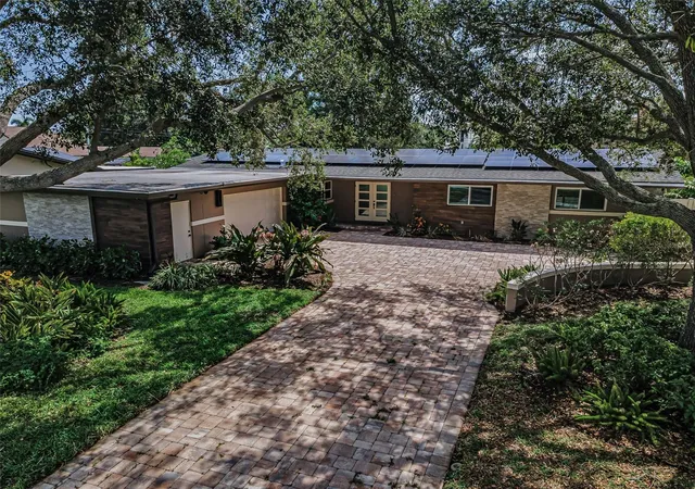 Photo 3 of Single family home for sale at 861 Rafael Blvd Ne, Saint Petersburg, FL 33704 | MLS# TB8526716 | Listing updated on 2026-09-15