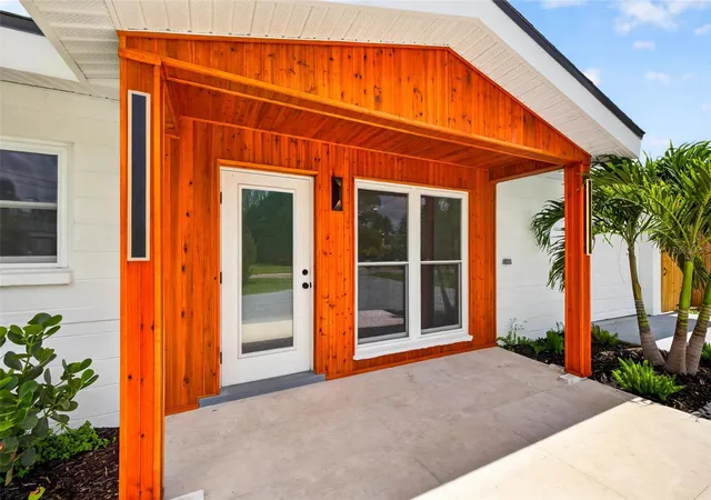 Photo 1 of Single family home for sale at 1524 Carson Cir Ne, St Petersburg, FL 33703 | MLS# TB8526926 | Listing updated on 2026-10-10