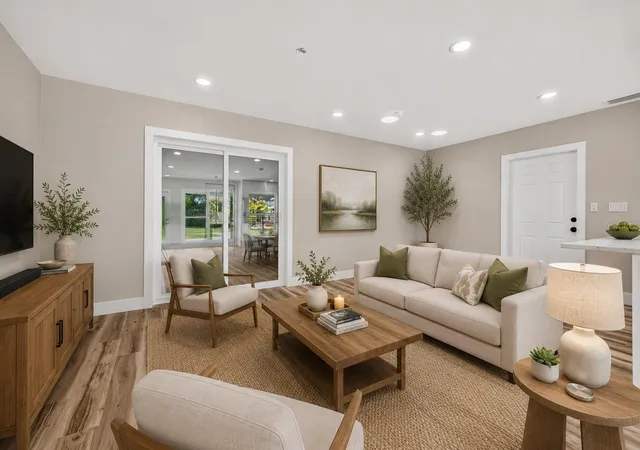 Photo 3 of Single family home for sale at 1524 Carson Cir NE, St Petersburg, FL 33703 | MLS# TB8526926 | Listing updated on 2026-10-10