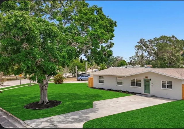 Photo 1 of Single family home for sale at 200 Lewis Blvd Se, St Petersburg, FL 33705 | MLS# O6423231 | Listing updated on 2026-10-06