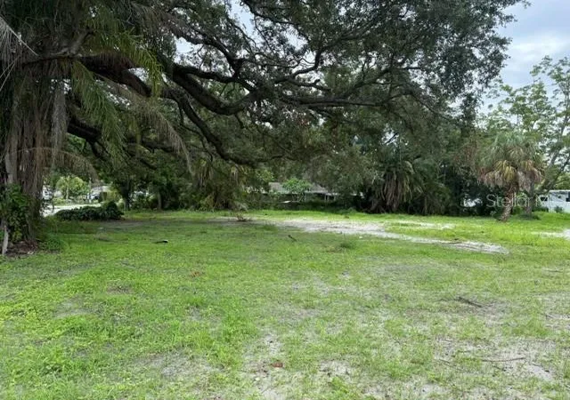 Photo 3 of Sale Pending at 200 11th Avenue E, Bradenton, FL 34208 | MLS# A4699371 | Listing updated on 2026-09-14