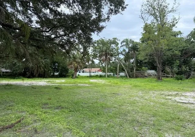 Photo 4 of Sale Pending at 200 11th Avenue E, Bradenton, FL 34208 | MLS# A4699371 | Listing updated on 2026-09-14