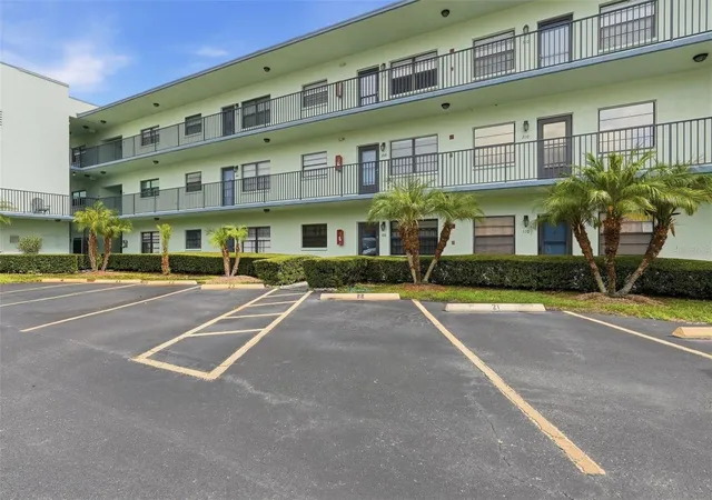 Listing Photo 1 - Condo for sale in building located at 5973Rd Ter Park Dr N, St. Petersburg, FL 33709 - Unit #109