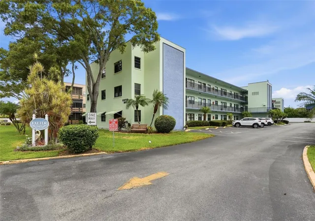 Listing Photo 2 - Condo for sale in building located at 5973Rd Ter Park Dr N, St. Petersburg, FL 33709 - Unit #109