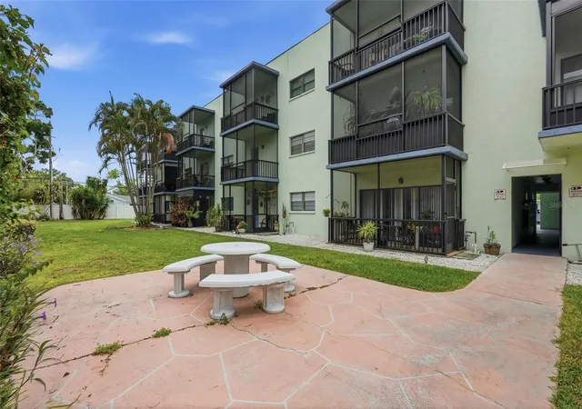 Listing Photo 5 - Condo for sale in building located at 5973Rd Ter Park Dr N, St. Petersburg, FL 33709 - Unit #109
