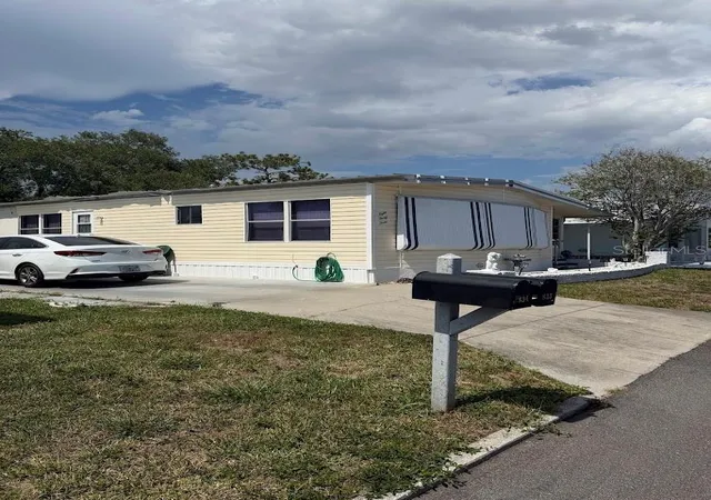 Photo 1 of Sale Pending at 833 Jolanda Cir, Venice, FL 34285 | MLS# TB8527240 | Listing updated on 2026-09-15