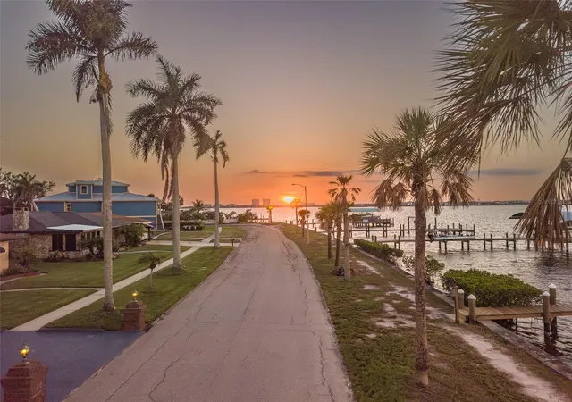 Photo 3 of Single family home for sale at 2410 Riverside Dr E, Bradenton, FL 34208 | MLS# A4699450 | Listing updated on 2026-09-23