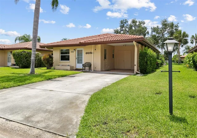 Photo 3 of Single family home for sale at 3210 Cambridge Ave, Bradenton, FL 34207 | MLS# A4699472 | Listing updated on 2026-10-05