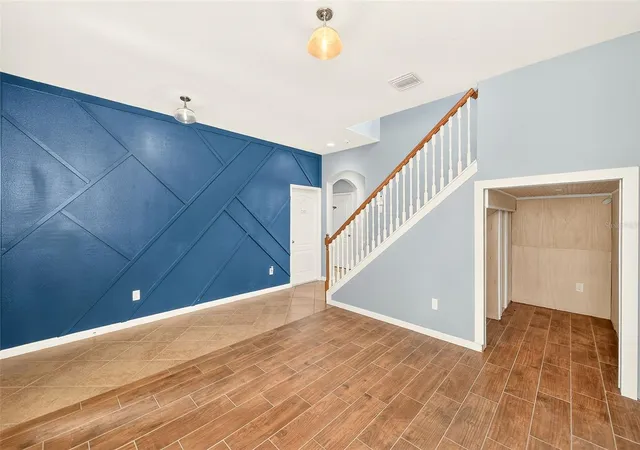 Photo 4 of Sale Pending at 2917 Winglewood Cir, Lutz, FL 33558 | MLS# TB8527338 | Listing updated on 2026-10-07