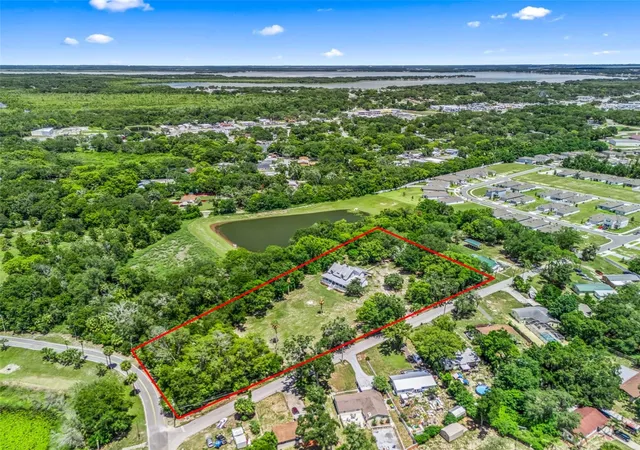 Photo 3 of Single family home for sale at 511 E Mirror Lake Dr, Fruitland Park, FL 34731 | MLS# G5114834 | Listing updated on 2026-09-10