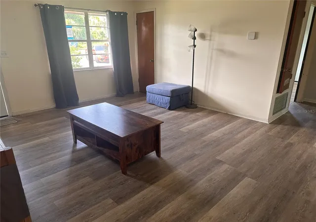 Photo 3 of Single family home for sale at 401 Cherry St, South Daytona, FL 32119 | MLS# V4950128 | Listing updated on 2026-09-15