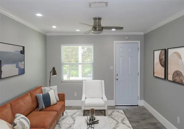 Photo 3 of Sale Pending at 1727 Thames St, Clearwater, FL 33755 | MLS# TB8527896 | Listing updated on 2026-09-18