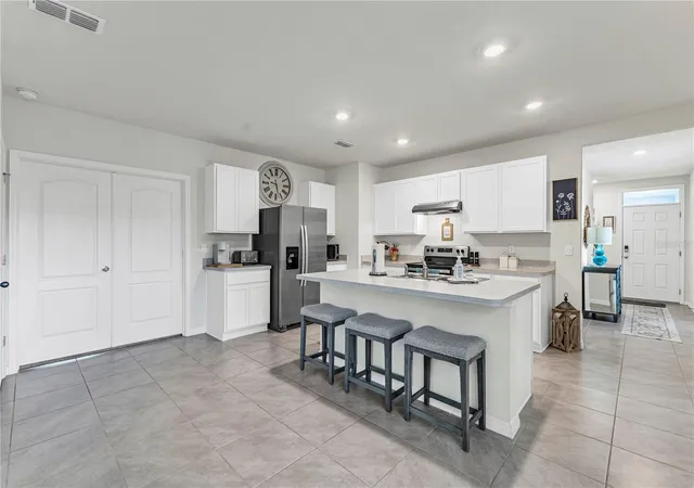 Photo 3 of Single family home for sale at 345 Pelham Park Dr, Deland, FL 32720 | MLS# R4911626 | Listing updated on 2026-09-27