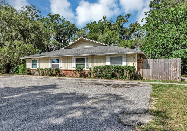 Photo 3 of Sale Pending at 3990 Se 17th Court, Ocala, FL 34480 | MLS# O6424139 | Listing updated on 2026-09-14