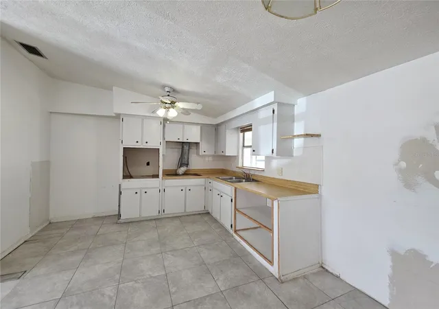 Photo 4 of Sale Pending at 4037 Las Vegas Dr, New Port Richey, FL 34653 | MLS# TB8528156 | Listing updated on 2026-09-23