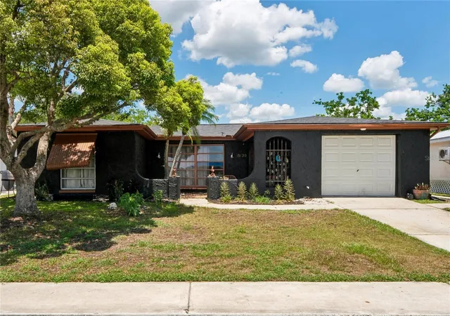 Photo 1 of Single family home for sale at 10120 Glen Moor Ln, Port Richey, FL 34668 | MLS# TB8528293 | Listing updated on 2026-10-02