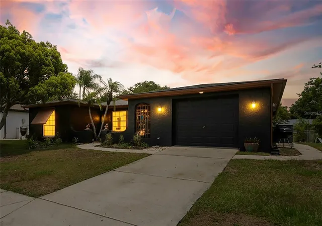 Photo 3 of Single family home for sale at 10120 Glen Moor Ln, Port Richey, FL 34668 | MLS# TB8528293 | Listing updated on 2026-10-02