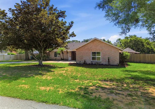 Photo 2 of Single family home for sale at 17522 Hillside Dr, Montverde, FL 34756 | MLS# G5114938 | Listing updated on 2026-10-01