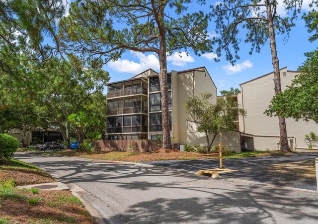 Photo 1 of Condo for sale at 700 Starkey Rd #624, Largo, FL 33771 | MLS# TB8528368 | Listing updated on 2026-10-06