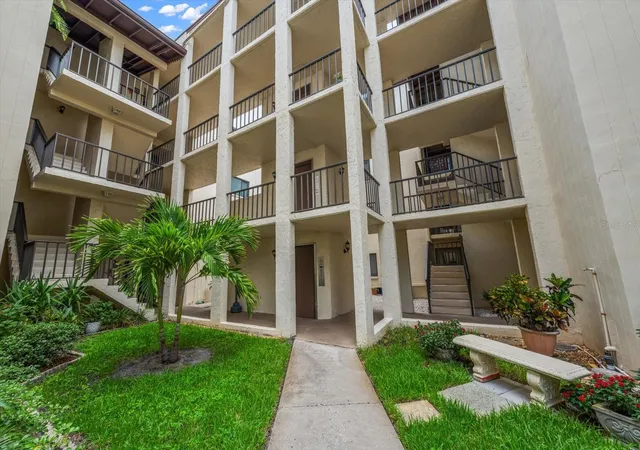 Photo 3 of Condo for sale at 700 Starkey Rd #624, Largo, FL 33771 | MLS# TB8528368 | Listing updated on 2026-10-06