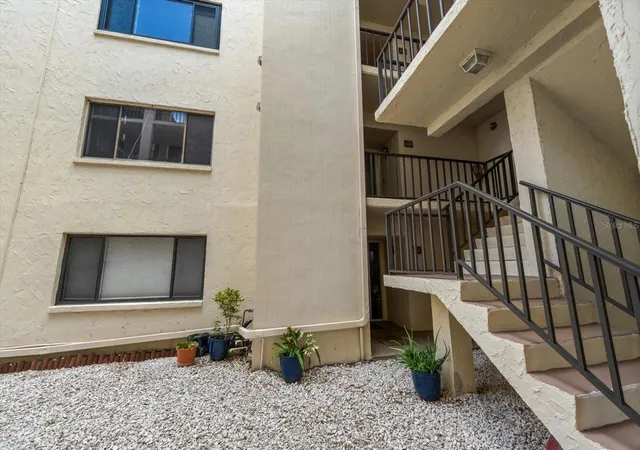 Photo 3 of Condo for sale at 700 Starkey Rd #624, Largo, FL 33771 | MLS# TB8528368 | Listing updated on 2026-10-06