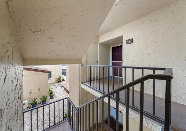 Photo 4 of Condo for sale at 700 Starkey Rd #624, Largo, FL 33771 | MLS# TB8528368 | Listing updated on 2026-10-06