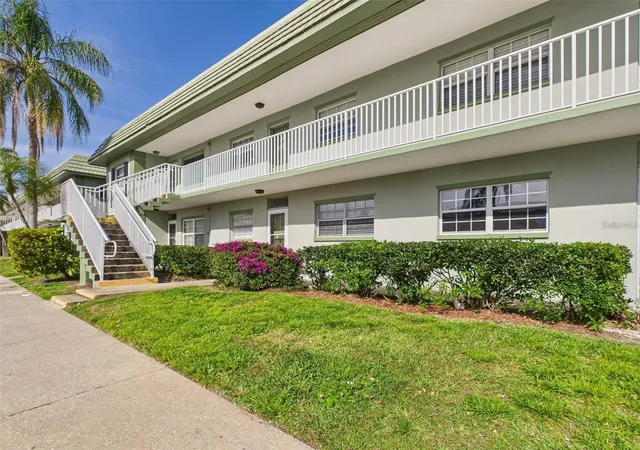 Listing Photo 2 - Condo for sale in building located at 1433 S Belcher Rd, Clearwater, FL 33764 - Unit #G1