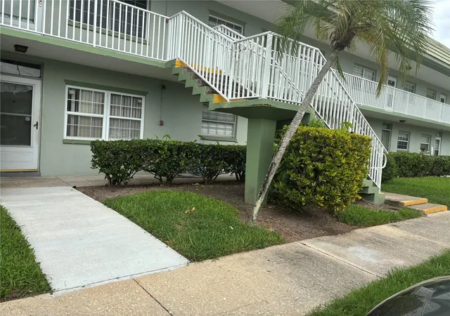 Listing Photo 3 - Condo for sale in building located at 1433 S Belcher Rd, Clearwater, FL 33764 - Unit #G1
